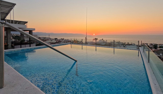 Puerto Vallarta, Bay View Apartment. 5 min from the Malecon.