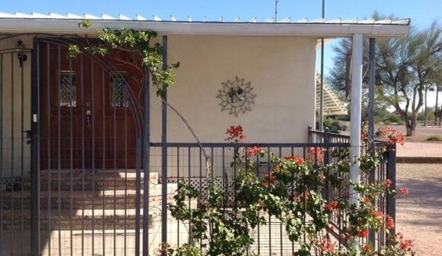 Quite Charming Updated 2 bedroom/1 bath home in Apache Junction, AZ