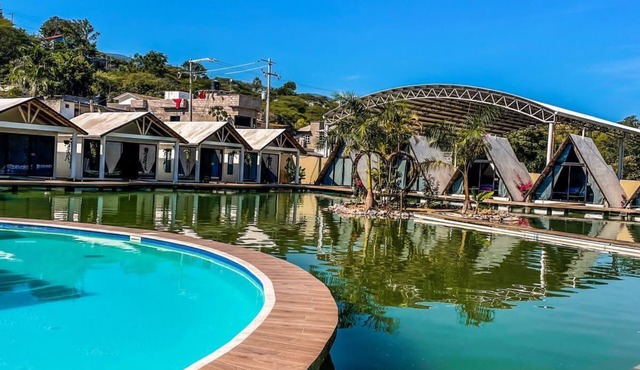 Río HOTEL y glamping