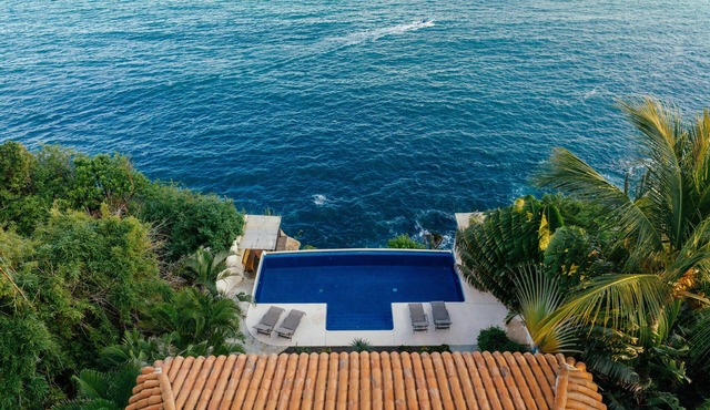 Refugio del Faro - Tranquil Cliffside Retreat