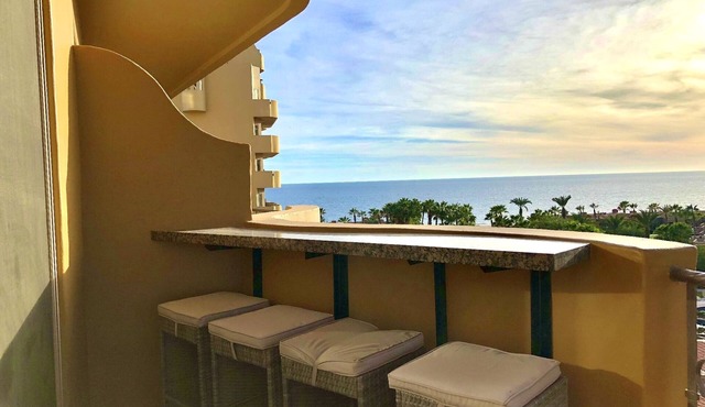 Relax in 2-bed/2-bath Condo; Luxurious Patio Overlooking Plush Resort and Ocean