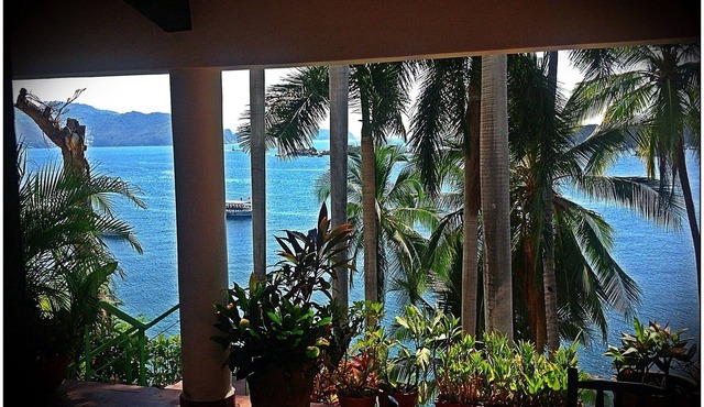 RELAX in SECLUSION with LOVED-ONES Villa w/BARMAN!
