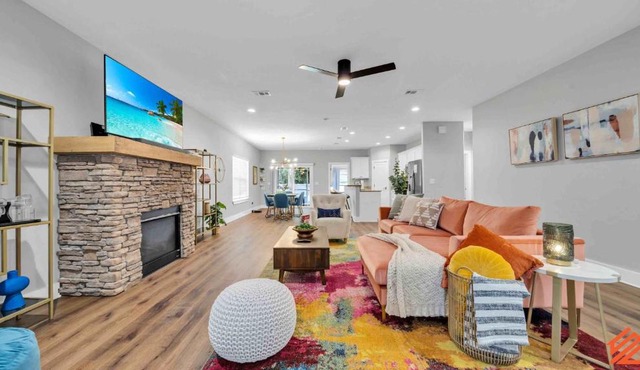 Relax & Unwind - Spacious & Colorful 3BR House