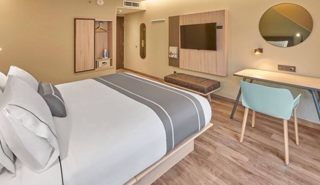 Relaxing Stay Near CUN | 2 Rooms w/Kitchenette, Pool, Rooftop Terrace & Shuttle