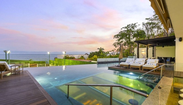 Resort-Style Villa w/Private Padel & Infinity Pool