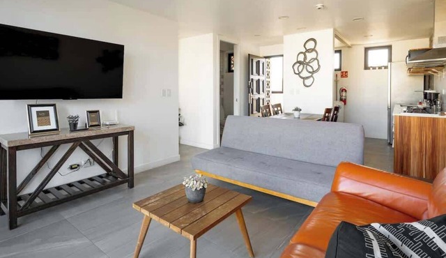Revolución + Border: Stylish Downtown Suite