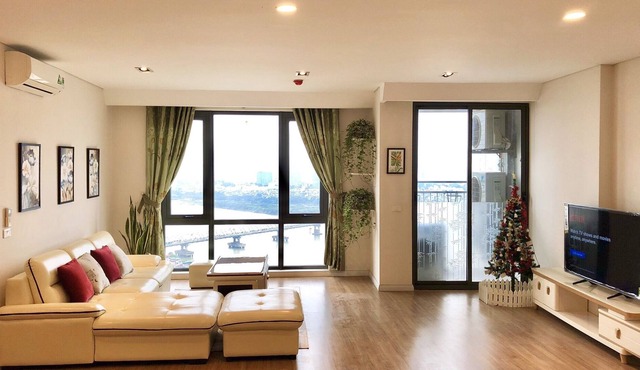Riverside Lux Condo 3 Bedrooms Best View in Hanoi Center - Massage Chair&Netflix
