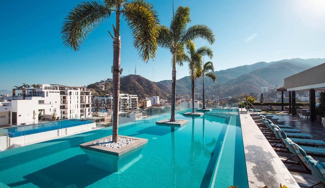 Romantic Zone 1BR | Walk to Beach + Balcony Views