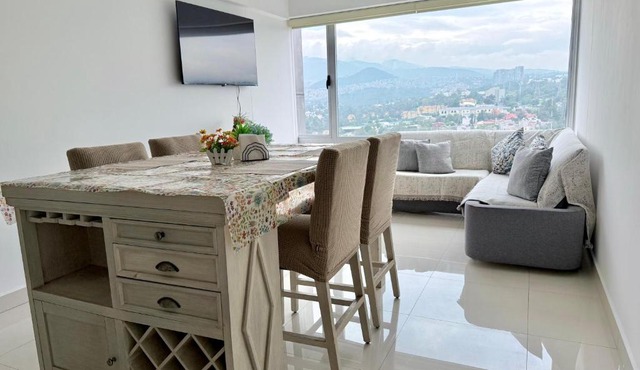 Romulo OFarril 2parking-2BR-2BA