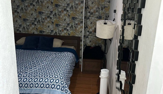 Room "1" Private bathroom, silver z fence