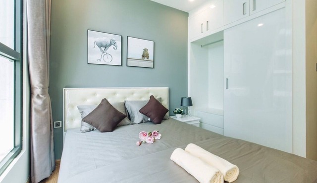 Rosy 2 BR - King bed-Luxury Apt #Green Bay Hanoi