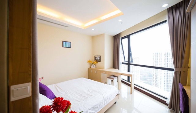 Rosy 5★ Royal City Hanoi ♥Luxury 3 BR Apt-King bed