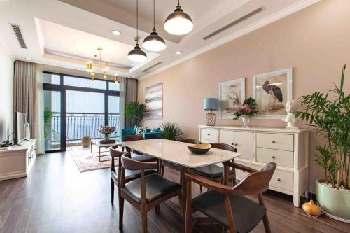 Royal City 2BR Apartment - Pool & Near Mega Mall