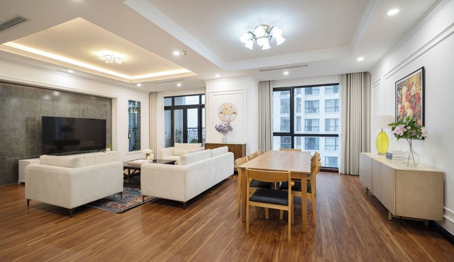 Royal City HaNoi Chic 3BR apt w/pool view