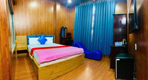 royal hotel bà điểm hồ chi minh