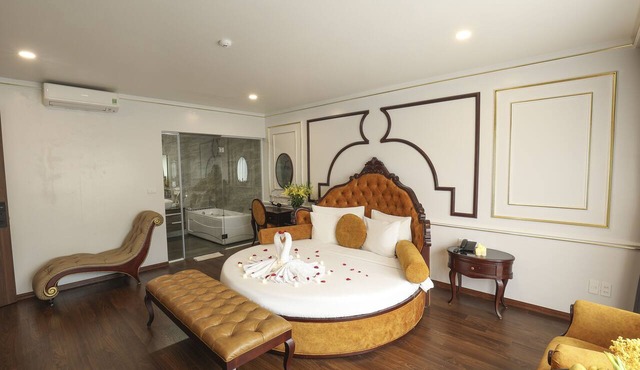 Royal Văn Phú Hotel