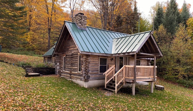 Rustic Authentic Off-grid Log Cabin 15 minutes from Kingdom Trails