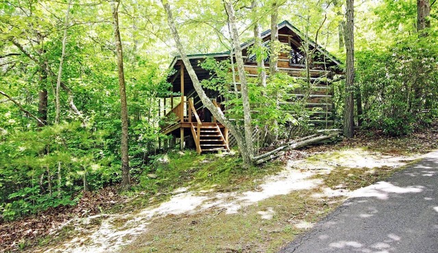 Rustic Copperhill Cabin Perfect for a Romantic Getaway in Tennessee