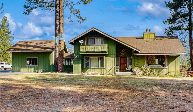 Rustic riverfront house with wood stove & valley views from private deck