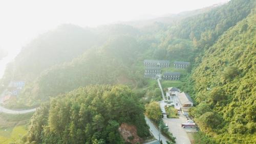 Sài Gòn - Bản Giốc Resort