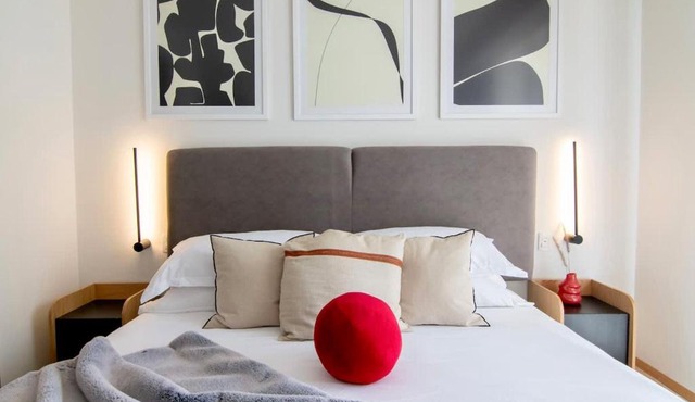 SANTA FE Red Beautiful Apartment!