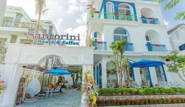 Santorini House and Coffee