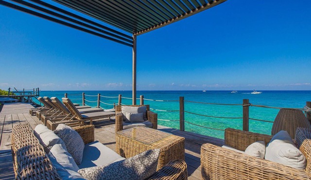 Sara- Ultra-Lux 5-Bedroom Oceanfront with Infinity Pool