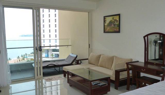 Sea View Studio in 5* building Costa