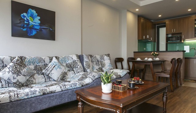 Service Apartment/w balcony near West Lake/w quiet location