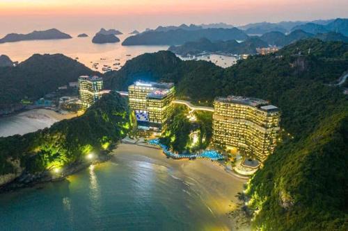 Sky Villa Premier Ocean View Flamingo Cát Bà