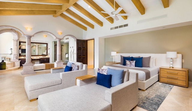 Skyline Splendor: 3BR Penthouse Paradise at La Estancia, Nayarit