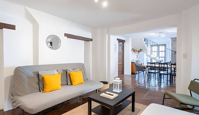 Spacious House in the Heart of the City Center | 4 Bedrooms + Parking