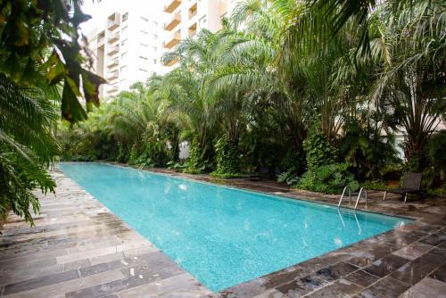 Spacious 3 bedroom Condo by the US Consulate and The Harbor