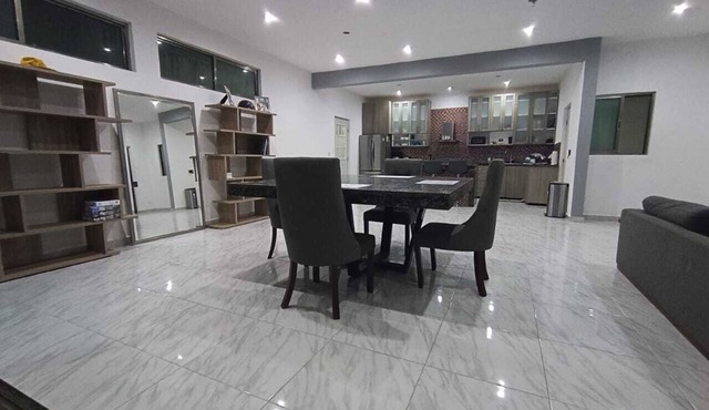 Spacious 4-bedroom house with 2 pools, AC in enchanting Cancún