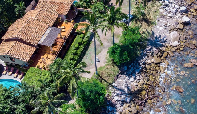 Spacious 5-bedroom villa in fabulous Puerto Vallarta with AC, WiFi