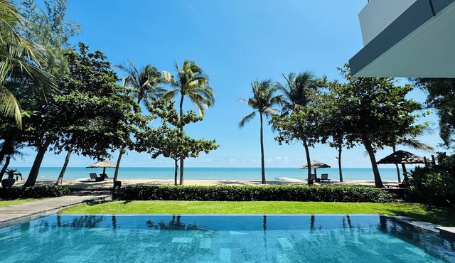 Spacious 5-Bedrooms BEACHFRONT Villa 1000m2 in Sanctuary Ho Tram Resort VIETNAM