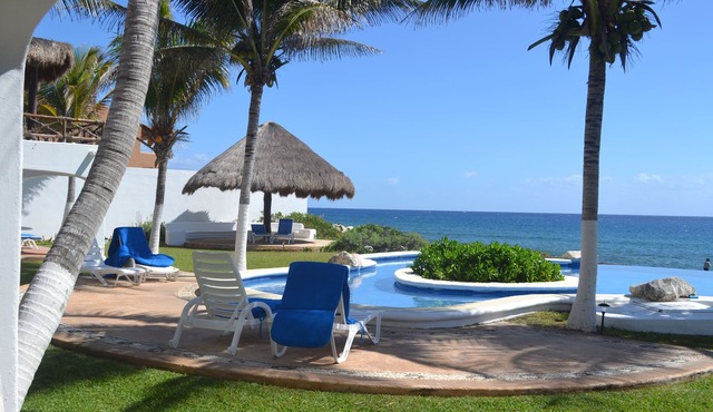 Spacious Akumal Condo, Beautiful View and Pool in Elegant Comfy Mi Casa del Mar