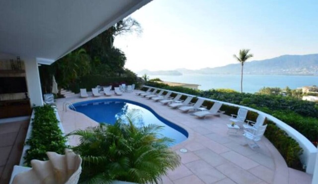 Spacious House in Las Brisas / Spectacular Terrace