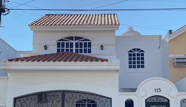 Spacious House with Private Pool and Barbecue 1 Minute from the Malecon