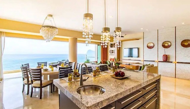 SPACIOUS/LUXURIOUS Two Bedroom Suite - gorgeous!nn