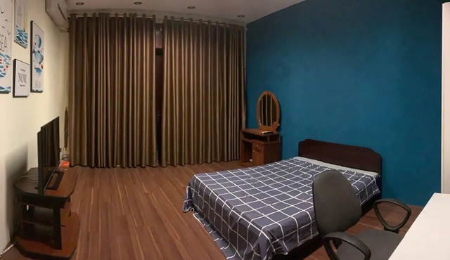 Spacious place with balcony view near Westlake