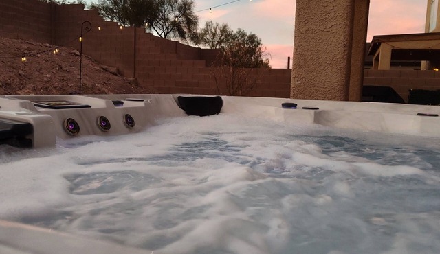 Spacious Stargazing Sleeps 8-10 Secret Gem 4BR, HotTub, Treadmill, Keyless Entry