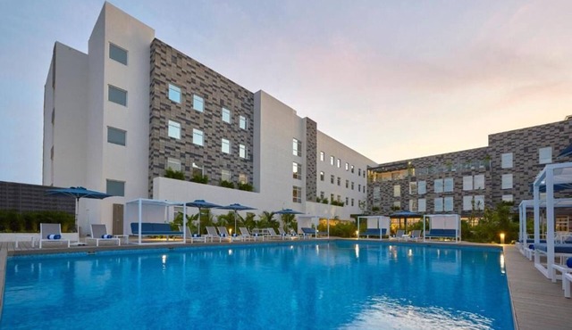Spacious Suite Near Airport | Free Shuttle, Breakfast, Pool & Game Room