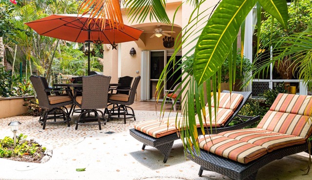 Special Sept. Rate! Cozy 3 house, close to the beach, w/private pool and BBQ