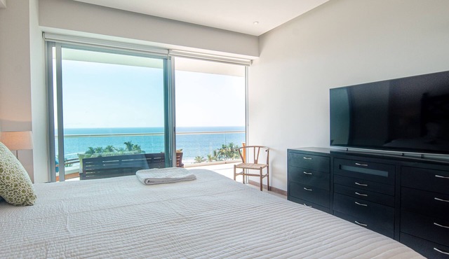 Spectacular Beach front 2 Bedroom Condo