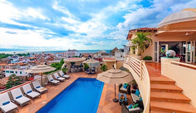 Spectacular Luxury House, Hillside the Historic Area, Stunning Views, Full Staff