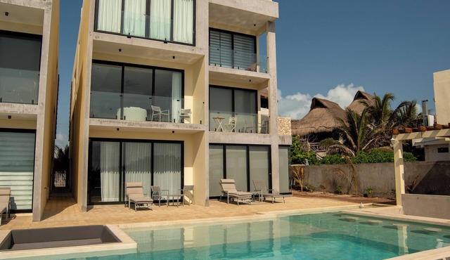 Spectacular Ocean Front Townhouse 6 Beadrooms Kitchen Dining Room Tv Room Pool