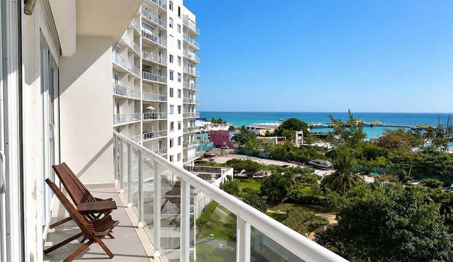 Spectacular ocean view, Direct beach access