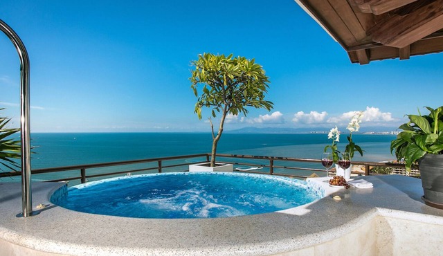 SPH4 Panoramic 3Bedroom Penthouse + Dipping Pool in the Romantic Zone