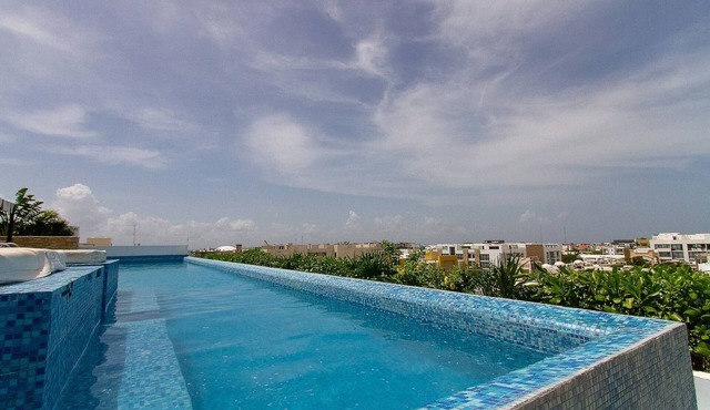 Studio Close to 5th Av, With Amazing Roof Pool View, Gym, Spa and More!